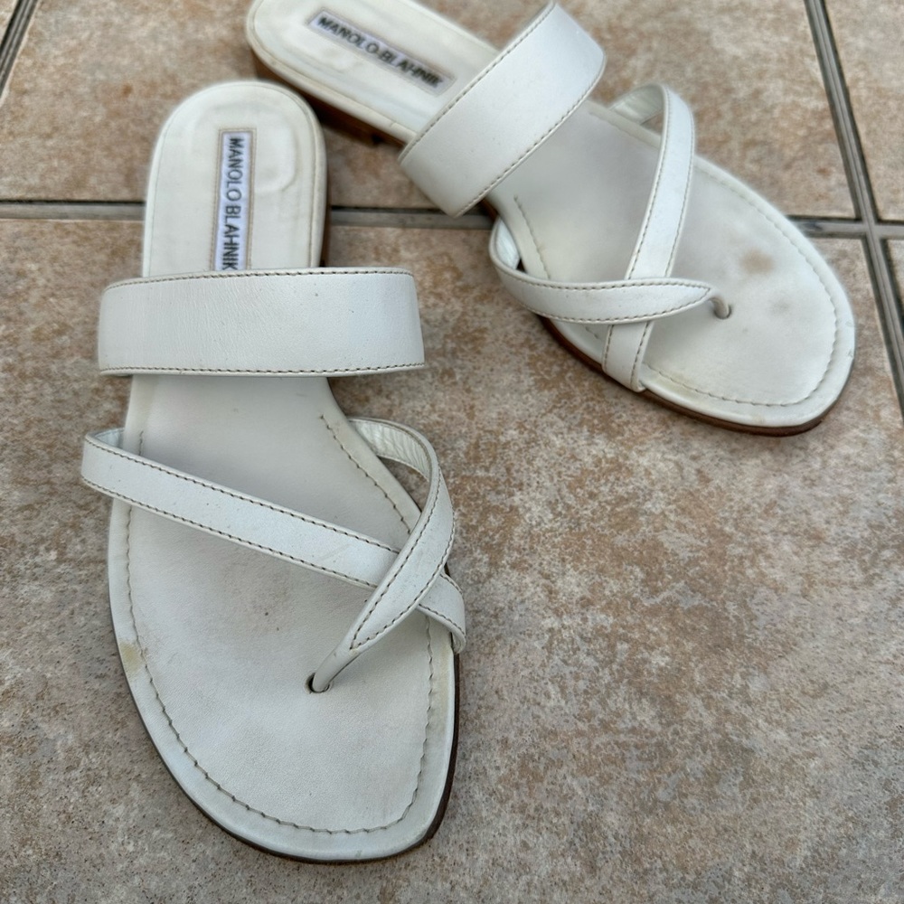 Manolo Blahnik
Susa Flat Leather Sandals - Picture 9 of 15